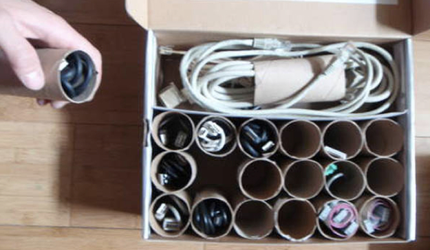 use-old-toilet-paper-rolls-to-store-organize-cables-and-chords.jpg__600×450_