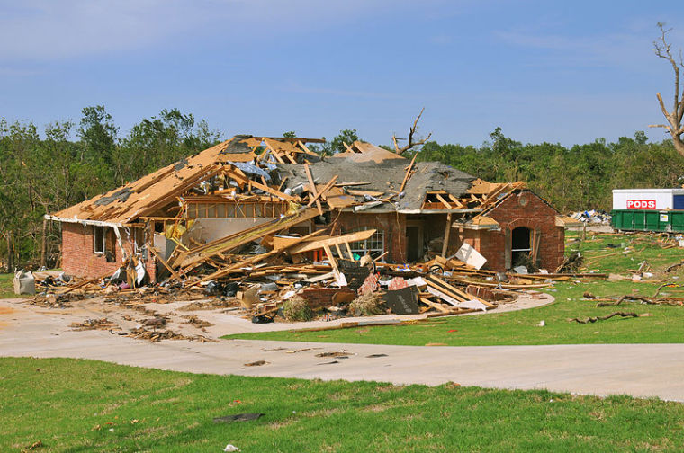 800px-FEMA_-_44359_-_Oklahoma_tornado_destroyed_home